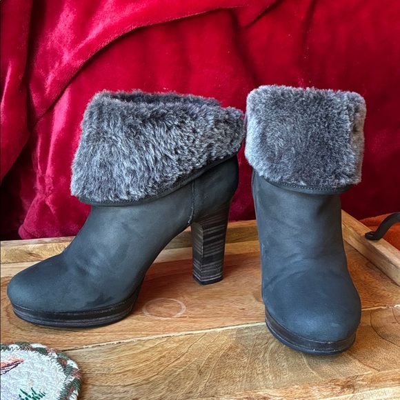 UGG Black Leather Heeled Boots with Charcoal Faux Fur - Picture 3 of 12